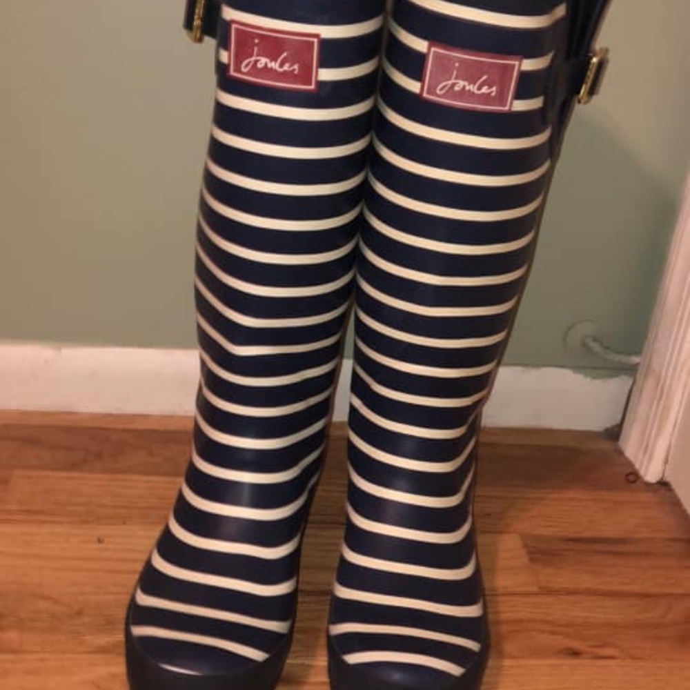 only worn once! Size 7 but run big